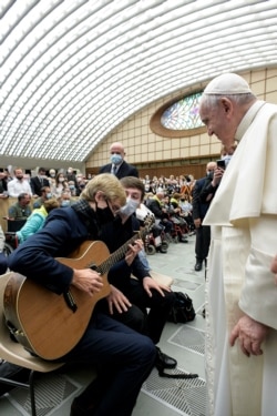 Pope Francis looks at a guitarist at the weekly general audience at the Vatican, October 20, 2021. (Imagine supplied to Reuters)