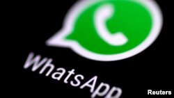 Aplikasi pengirim pesan WhatsApp terlihat di layar ponsel, 3 Agustus 2017.