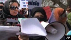 بین الاقوامی افواج کے فوری انخلا کا مطالبہ کرتے مظاہرین