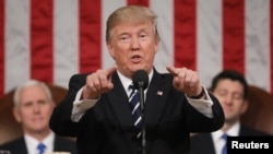 លោក​ប្រធានាធិបតី Donald Trump ថ្លែង​សុន្ទរកថា​ដំបូង​របស់​លោក​ទៅ​កាន់​សភា​អាមេរិក​ក្នុង​រដ្ឋធានី​វ៉ាស៊ីនតោន កាលពី​ថ្ងៃទី២៨ ខែកុម្ភៈ ឆ្នាំ២០១៧។