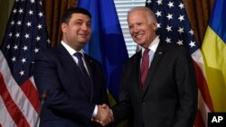 AQSh Vitse-prezidenti Jo Bayden Ukraina Bosh vaziri Vladimir Groysman bilan, Vashington, AQSh, 15-iyun, 2016-yil.