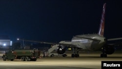 سه شهروند آمریکایی که سال‌ها در چین زندانی بودند، اواخر چهارشنبه به عنوان بخشی از مبادله زندانیان بین واشنگتن و پکن وارد تگزاس در ایالات متحده شدند.