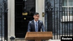 Britanski premijer Riši Sunak obraća se javnosti (Foto: REUTERS/Maja Smiejkowska) 