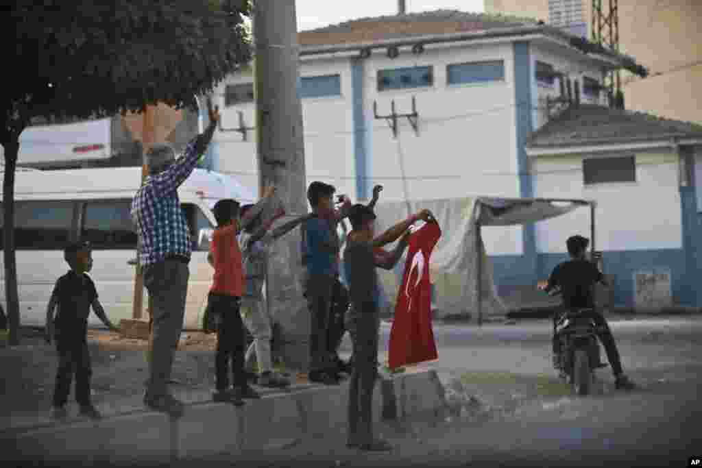 Turkiya-Suriya chegarasi. 9-oktabr, 2019