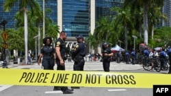 مقابل دادگاه تفهیم اتهام دونالد ترامپ در میامی