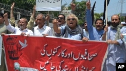 FILE - Pakistani journalists rally against censorship in Peshawar, Pakistan, July 16, 2019.