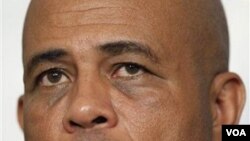 Mantan bintang pop Michel Martelly memenangkan pilpres, tapi partainya kalah dalam pemilu legislatif.