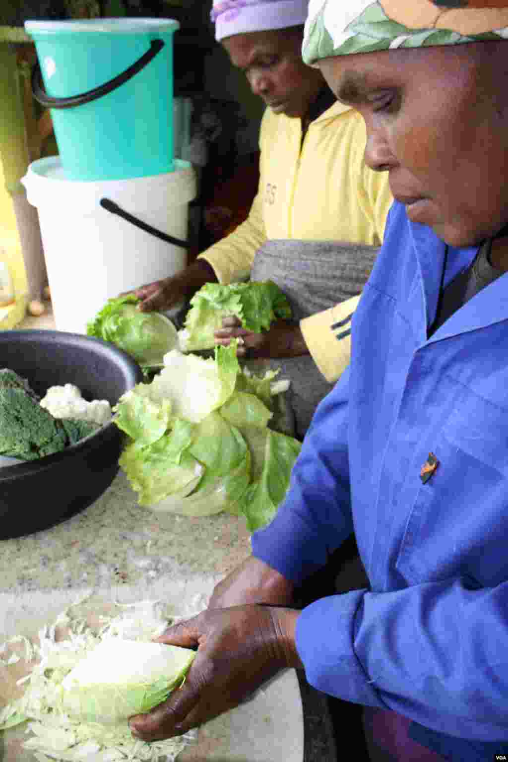 Hobeni elder Mama ka Blondie says the community is “terrified” of Sisa (VOA/ D. Taylor) 