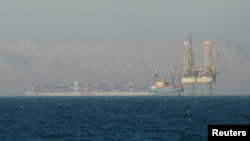 通往红海的一艘商船。（路透社资料图）