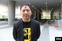 香港民主党主席，立法会议员胡志伟 （美国之音记者申华拍摄）