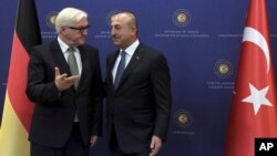 German Foreign Minister Frank-Walter Steinmeier, left, and Turkish Foreign Minister Mevlut Cavusoglu speak before their meeting in Ankara, Turkey, Nov. 15, 2016.
