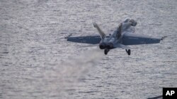 Истребитель F/A-18 Super Hornet (архивное фото)