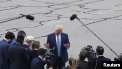 Predsednik Donald Tramp sa novinarima