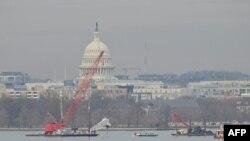 Поднятие обломков самолета со дна реки Потомак, 3 февраля 2025