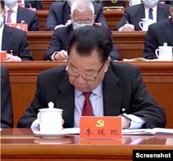 前中共中央政治局常委李瑞环出席中共二十大开幕式。