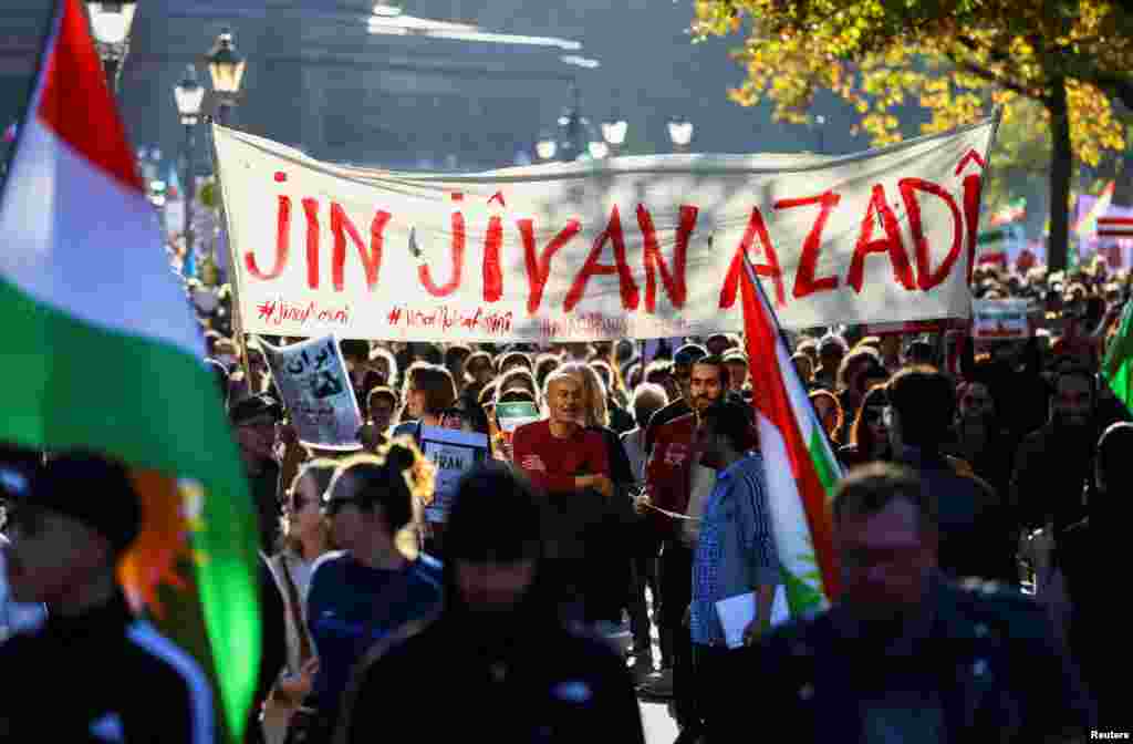 هزاران ایرانی در شهر برلین، پایتخت آلمان، علیه جمهوری اسلامی ایران راهپیمایی کردند.