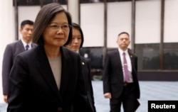 تسای اینگ-ون، رئیس جمهوری تایوان در فرودگاه بین‌المللی تائویوان، پس از بازگشت از سفرش به آمریکای مرکزی و ایالات متحده - ۱۸ فروردین ۱۴۰۲