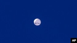 Kineski balon iznad Mirtl biča, kod obale Južne Karoline