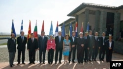 Učesnici Devetog samita šefova država jugoistočne Evrope "Savremena umetnost i pomirenje u jugoistocnoj Evropi"