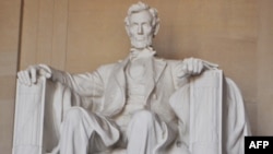 Avraam Linkoln Amerikani parchalanib ketishdan saqlab qolgan. Fuqarolar urushi ketidan Vashingtonda otib o'ldirilgan. 