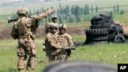 Arhiva - NATO snage na vojnoj vežbi.