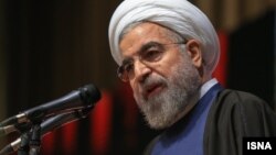 حسن روحانی رئیس جمهوری ایران در مراسم روز دانشجو در دانشگاه علوم پزشکی ایران، تهران، ۱۶ آذر ۱۳۹۳ 