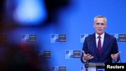 Sekretaris Jenderal NATO Jens Stoltenberg menghadiri konferensi pers selama pertemuan para menteri luar negeri NATO di markas besar Aliansi di Brussels, Belgia, 29 November 2023. (Foto: REUTERS/Johanna Geron)