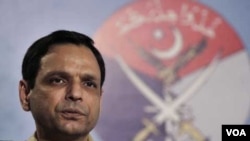 Jurubicara militer Pakistan, Mayor Jenderal Athar Abbas, membantah adanya penangkapan perwira milter yang dituduh mata-mata CIA.