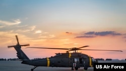 سربازان آمریکایی در پایگاه هوایی کانسان کره جنوبی، در تمرین عملیات خارج ساختن مصدوم – ۴ مرداد (۲۶ ژوئیه ۲۰۲۱) 