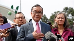 FILE PHOTO - Cambodia's exiled opposition leader Sam Rainsy talks to the media outside Parliament House in Kuala Lumpur, Malaysia, Tuesday, Nov. 12, 2019. (AP Photo)