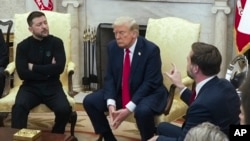 Джей Ди Вэнс, Владимир Зеленский и Дональд Трамп в Овальном кабинете Белого дома, пятница, 28 февраля 2025 года, в Вашингтоне. (фото AP/ Mystyslav Chernov)