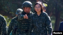 رئیس جمهوری تایوان (راست).