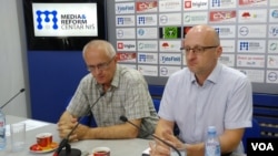 Bivši poverenik za informacije od javnog značaja i zaštitu podataka o ličnosti Rodoljub Šabić i programski direktor Transparentnosti Srbija na okruglom stolu u Medijacentru Niš, u Nišu, 17. juna 2019.