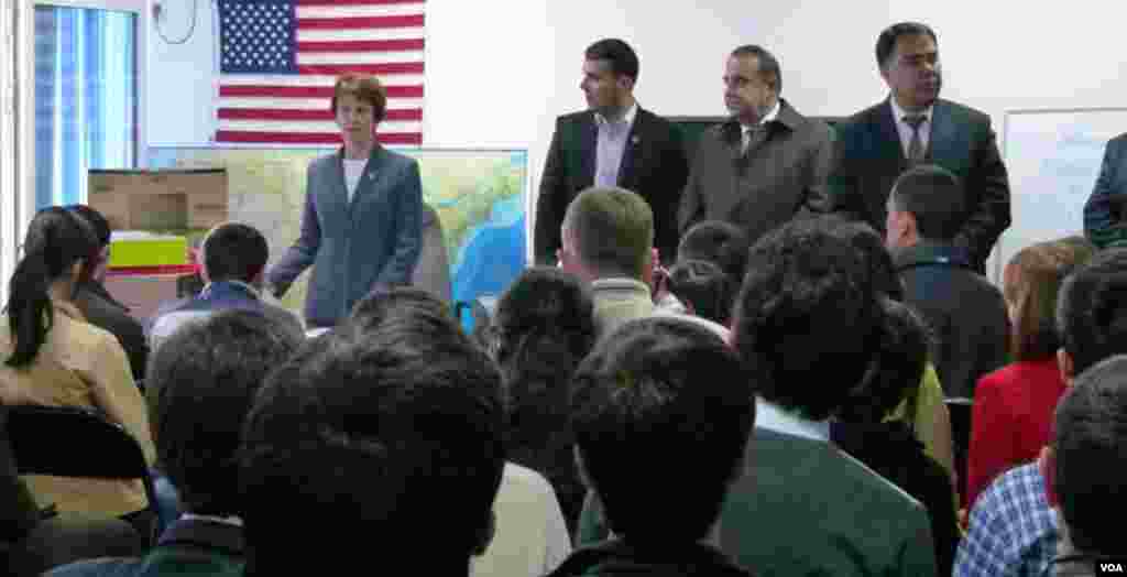 Syuzan xonim Amerika hukumati ikki mamlakat yoshlari o'rasidagi aloqalar rivojiga ahamiyat qaratishini aytmoqda