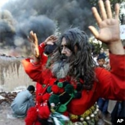 لاہور: مزارات پر سکیورٹی سخت،رونقیں مزید ماند پڑ گئیں