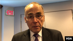 前美国国防部亚太安全事务助理部长格雷格森中将2019年3月27日在传统基金会蔡英文总统视讯演说后接受美国之音采访（美国之音锺辰芳拍摄）