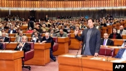 وزیر اعظم عمران خان پارلیمان کے مشترکہ اجلاس سے خطاب کر رہے ہیں۔