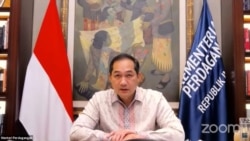 Menteri Perdagangan Muhammad Lutfi mengatakan kinerja ekspor dan impor Indonesia membaik seiring dengan keluarnya Indonesia dari resesi (VOA)