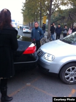 伊力哈木被撞事件现场照片 (由围观群众拍摄提供)