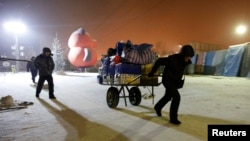 Millionlab migrantlar qora ishlar qilib, vatandagi oilasini boqadi