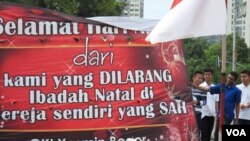 Misa Natal depan istana. (VOA/Fathiyah)