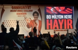 Meral Aksener, sobiq ichki ishlar vaziri saylovchilar oldida, Anqara