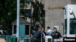 Policija ispred zatvora Metropoliten na Menhetnu, 10. avgust 2019.