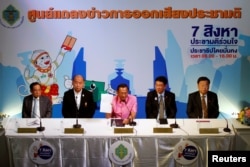 Thailand Election Commission's chairman Supachai Somcharoen (C) gestures during a news conference at the Election Commission Office in Bangkok, Aug. 7, 2016.
