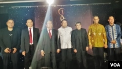 Ketua Umum Partai Bulan Bintang Yusril Ihza Mahendra, Rizal Ramli, Menkominfo Rudiantara, Rhoma Irama, Gubernur DKI Jakarta Anies Baswedan, menerima penghargaan di ajang Moeslim Choice Awards di Hotel Pullman, Jakarta, Rabu (12/12) (Ghita)