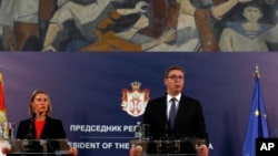 Visoka predstavnica EU za spoljnu politiku i bezbednost, Federika Mogerini, na zajedničkoj konferenciji za novinare sa predsednikom Srbije Aleksandrom Vučićem, u sklopu njene balkanske turneje, u Beogradu, 19. aprila 2018.