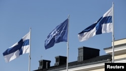 پرچم ناتو در محوطه وزارت خارجه فنلاند به اهتزاز درآمد. هلسینکی، فنلاند - ۴ آوریل ۲۰۲۳ (۱۴ فروردین ۱۴۰۲)