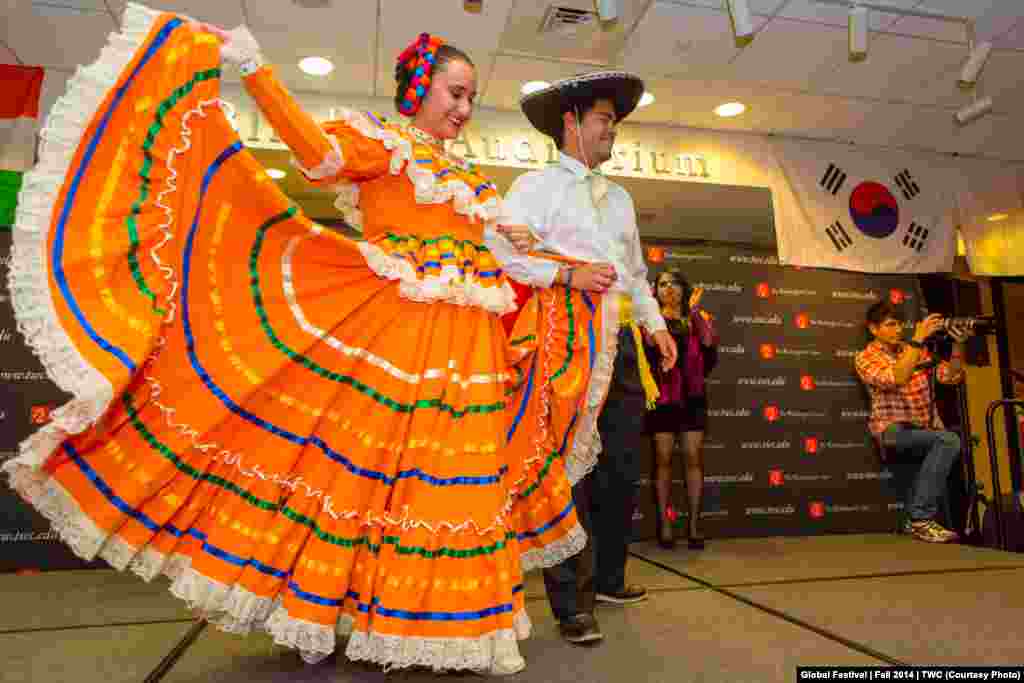 Poytaxtdagi Vashington markazida (The Washington Center) Global fuqaro kuni bayram qilinib, o'nlab davlatdan talabalar madaniyati, taomlari, kuy-qo'shiqlarini namoyish qildi.