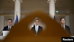 Слева направо: премьер-министр Эстонии Кристен Михал, президент Финляндии Александр Стубб и генеральный секретарь НАТО Марк Рютте. Хельсинки, 14 января 2025 г.