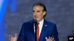 Dag Burgum, guverner Severne Dakote, govori na Republikanskoj nacionalnoj konvenciji 17. jula 2024. u Milvokiju. (Foto: AP/J. Scott Applewhite)